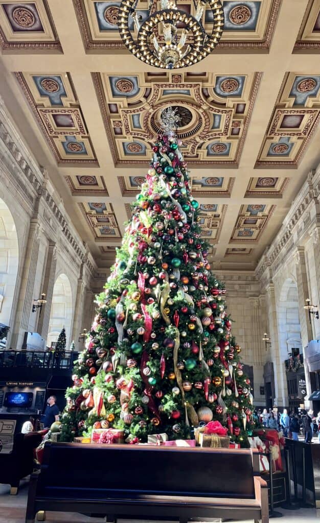 Christmas tree in Union Station KC