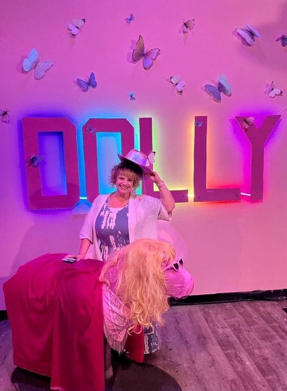 Dolly Parton set for photo ops
