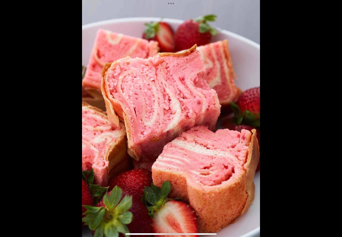 strawberry cream cheese povitica