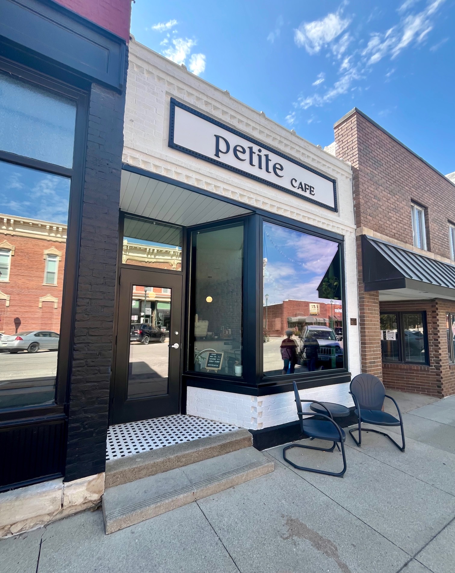 exterior of Petite Cafe in Winterset Iowa