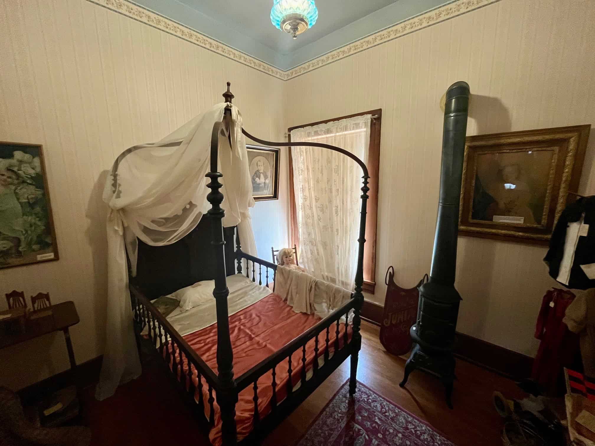 historic child's bedroom